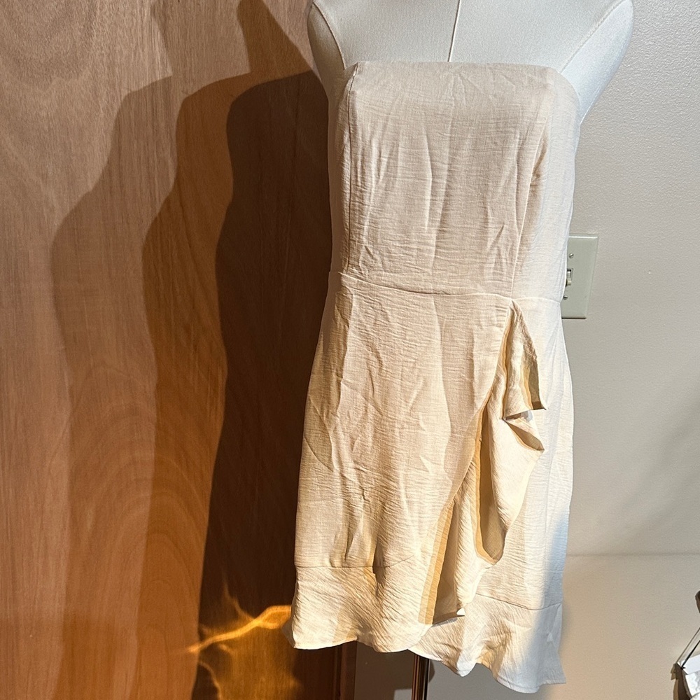 Le Lis Cream Strapless Dress